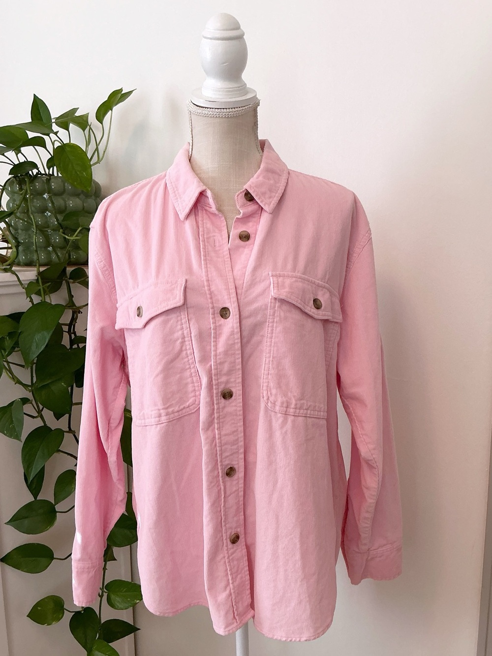 Universal Thread | Pink Button Up Corduroy Long Sleeve size M